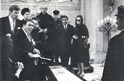 Nino Vingelli, Ugo Tognazzi e Marina Vlady nel film UNA STORIA MODERNA: L'APE REGINA